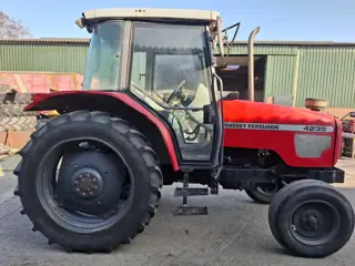 Massey Ferguson 4235