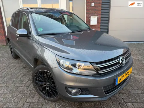 Volkswagen Tiguan 1.4 TSI R-Line Edition / Leder / Pano / Navi / PDC / DSG / Park Assist