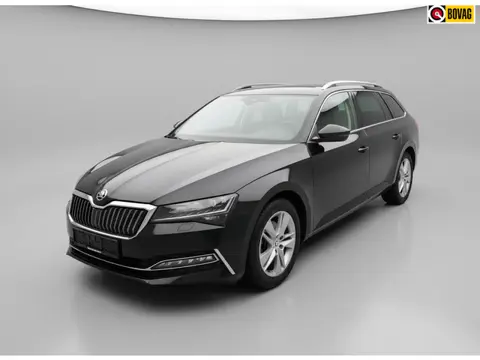 Skoda Superb Combi 1.4 TSI iV Style * Trekhaak * Stoelverwarming * Digitale teller *