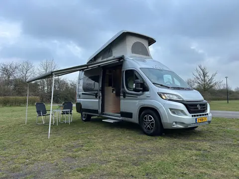 Laika KOSMO 6.0 Fiat Ducato 4 Persoons Buscamper Automaat met Hefdak