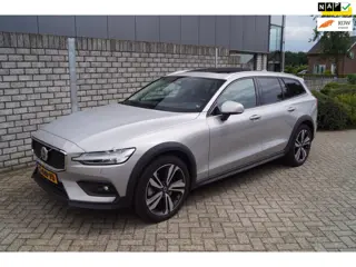 Volvo V60 Cross Country 2.0 B5 AWD Ultimate 250PK Autom Panodak Leder Adaptieve Cruise Head-Up Navi 