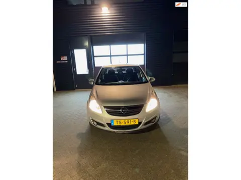 Opel Corsa 1.2-16V Cosmo
