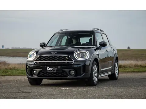 Mini Countryman 1.5 Cooper S E ALL4 Essential  CAMERA / NAVI / CARPLAY / AIRCO / ZWART / STOELVERWAR