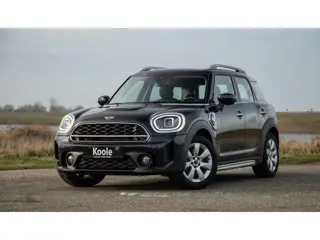Mini Countryman 1.5 Cooper S E ALL4 Essential  CAMERA / NAVI / CARPLAY / AIRCO / ZWART / STOELVERWAR