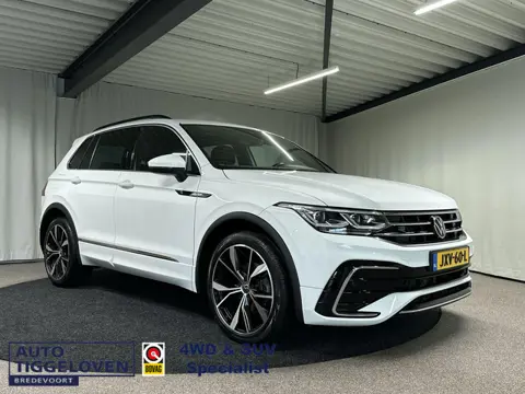 Volkswagen Tiguan 1.5 TSI R-Line Business+ Automaat | Trekhaak | IQ Light