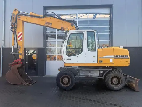 Liebherr A316 (bj 2006)