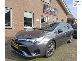 Toyota Avensis Touring Sports 1.8 VVT-i Dynamic. Zeer netjes! O.a. navi, camera, cruise, stoelverwar