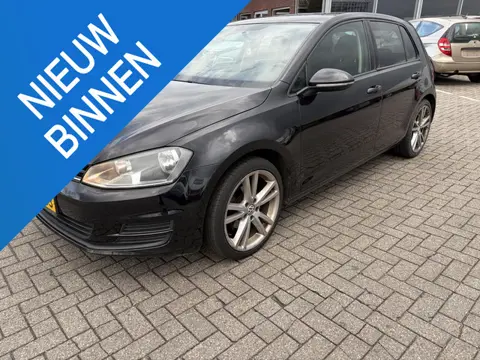 Volkswagen Golf 1.2 TSI Trend Edition Motor houd wat in