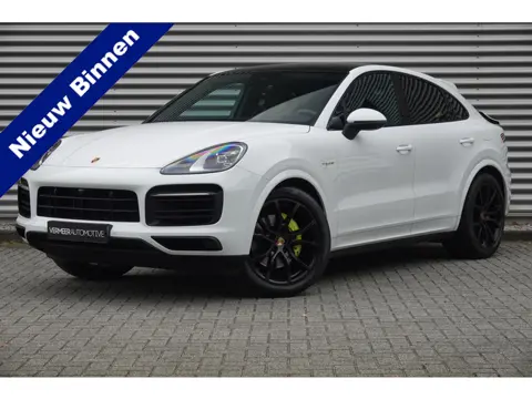 Porsche Cayenne Coupé 3.0 E-Hybrid | Sport Chrono | Pano | Alcantara | Luchtvering | HUD | Memory | 