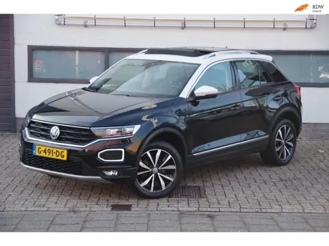 Volkswagen T-Roc 1.5 TSI Sport /Dealer onderhouden/ Pano/ Navi/ ACC/