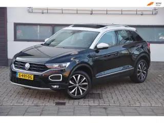 Volkswagen T-Roc 1.5 TSI Sport /Dealer onderhouden/ Pano/ Navi/ ACC/