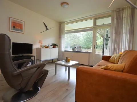 Licht appartement op de begane grond dichtbij het bos en De Koog