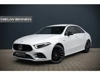 Mercedes-Benz A-Klasse 180 Business Solution AMG | Stoelverwarming | Camera | Ambiance Verlichting |