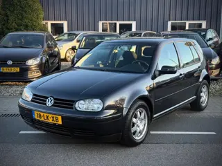 Volkswagen Golf 1.6-16V