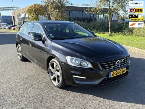Volvo V60 1.6 T3 Momentum, Aut, Trekhaak, Navi, Pdc, Lmv, Cruise, Bluetooth, Geen import, Nap, Volle
