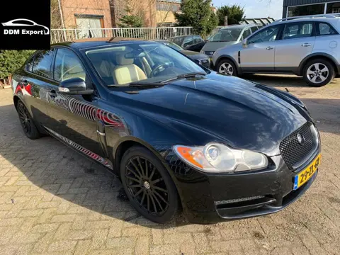 Jaguar XF 2.7D V6 Premium Luxury Automaat | Clima| Navi | Xenon | Leder | special black edition | - 