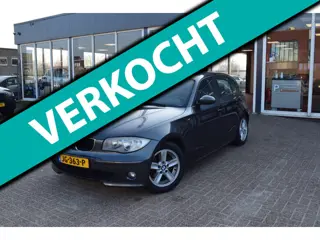 BMW 1-serie 120i Executive | AUTOMAAT | DAKRAAM| AIRCO | STOELVERWARMING | PARKEERSENSOREN