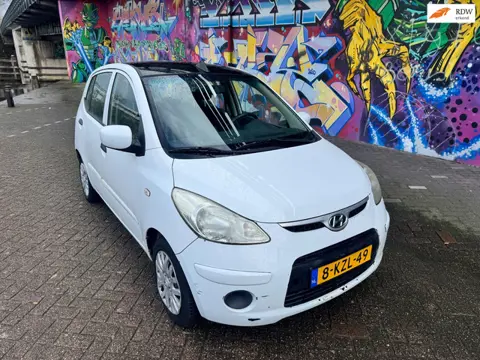 Hyundai I10 Hyundai i10 1.2 met 113dkm 2009 apk 23-9-26. geluidje bij motor ketting-dynamo-spanrol ?