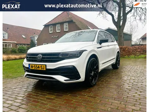 Volkswagen Tiguan Allspace 1.5 TSI R-Line Business+ 7-Persoons DSG. | 3x R-Line | Harman-Kardon | Pa