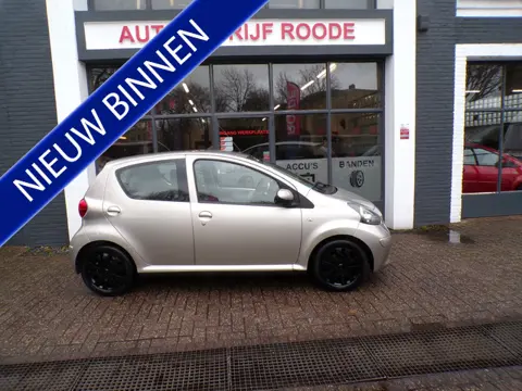 Toyota Aygo 1.0-12V 5-Drs Automaat Calvin Klein AIRCO,LEER,LMV!