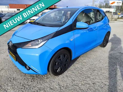 Toyota Aygo 1.0 VVT-i x-play NETTE AUTO RIJDT EN SCHAKELT GOED