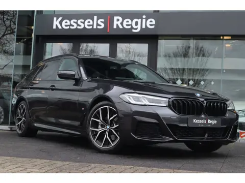 BMW 5 Serie Touring 520i M-Sport Pano Memory ACC Keyless Camera HiFi Comfortstoelen 19” Stuurverwarm