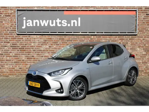 Toyota Yaris 1.5 Hybrid Lounge + Panoramadak + Leer