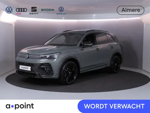 Volkswagen Tiguan 1.5 eHybrid R-Line Edition 204 pk Automaat (DSG) | Verlengde garantie | Navigatie 
