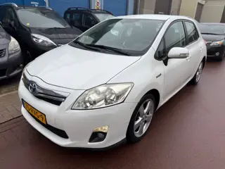 Toyota Auris 1.8 Full Hybrid Dynamic 2011 NAP Nwe APK Dealer onderhouden met Boekjes PDC achter, 17"
