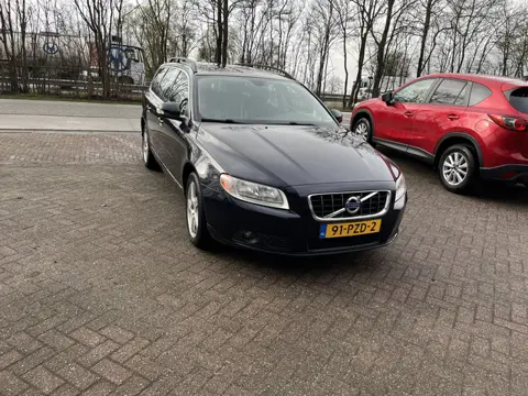 Volvo V70 1.6 T4 Momentum AUTOMAAT TREKHAAK LEER STOELVERWARMING