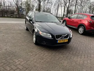 Volvo V70 1.6 T4 Momentum AUTOMAAT TREKHAAK LEER STOELVERWARMING