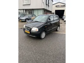 Hyundai Atos 1.1i Active Young 5 deurs Nieuwe Apk 11-03-2027 Keurig nette Atos met 109484 kilometer.