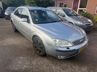 Ford Mondeo 2.0-16V First Edition