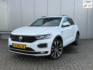 Volkswagen T-Roc 1.5 TSI Sport | 3x R-Line | Panoramadak | Stoelverwarming | Trekhaak | BOMVOL!