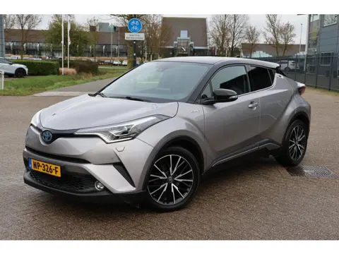 Toyota C-HR 1.8 Hybrid Bi-Tone | 98.000 km | Leder | Trekhaak | Stoel- & Stuurverwarming |