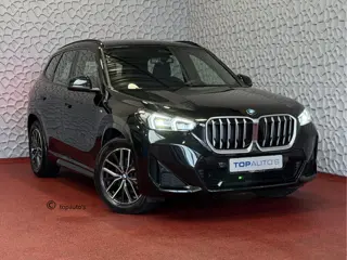 BMW X1 SDRIVE M-SPORT BIJNA NIEUW 6.863KM ! SHADOW LINE NAVI LED ELEK.KLEP CRUISE LEER/ALCANTARA CAM