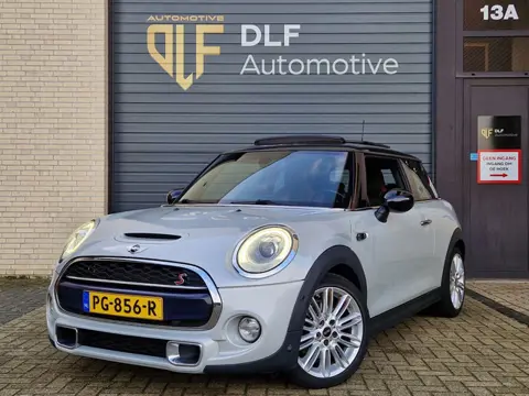 Mini Mini 2.0 Cooper S | Pano | Stoelverwarming | Cruise | JCW
