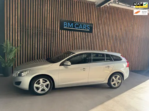 Volvo V60 1.6 T3 Kinetic Airco, Leer, Cruise