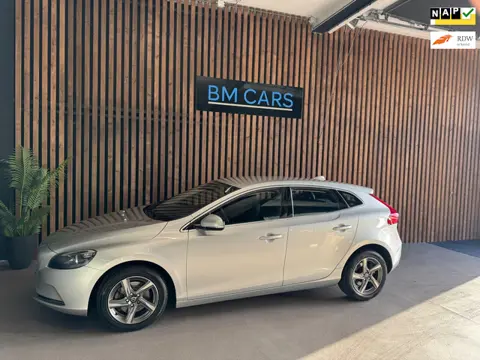 Volvo V40 1.6 T2 R-Design Airco, Navigatie, Nieuwe APK