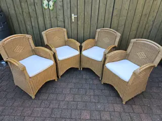 4 Rieten stoelen incl. zitkussens