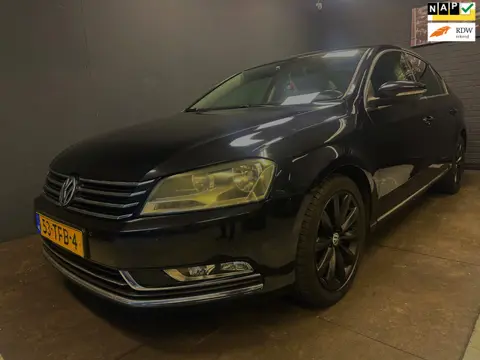 Volkswagen Passat 1.4 TSI Highline BlueMotion Leder Navi LM APK 3-27 Rijklaar.