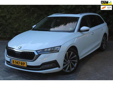 Skoda Octavia Combi 1.0 e-TSI Business Edition Plus 110pk | Panoramadak | Navigatie | Cruise Control