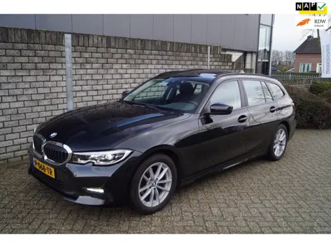 BMW 3-serie Touring 318i Business Edition Autom 156PK 4 Cilinder Panodak Navi Camera Clima Stoelverw