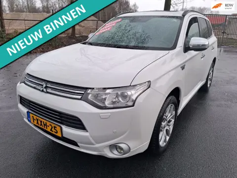 Mitsubishi Outlander 2.0 PHEV instyle+ ZEER NETTE AUTO RIJDT EN SCHAKELT TOP
