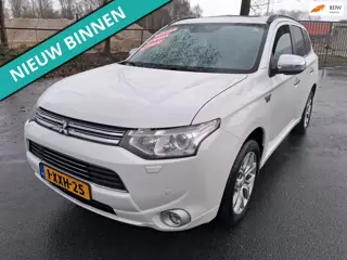 Mitsubishi Outlander 2.0 PHEV instyle+ ZEER NETTE AUTO RIJDT EN SCHAKELT TOP