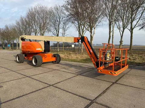 JLG 800 AJ 26m knikarm telescoop hoogwerker 4x4 (bj 2015)