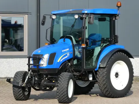 New Holland Boomer 3050 4wd CVT / 03793 Draaiuren / Full Options