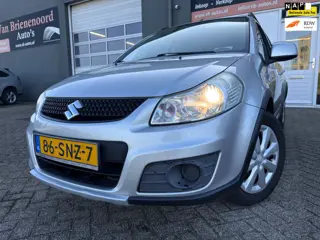Suzuki SX4 1.6 Comfort met parkeersensoren en trekhaak en airco en stoelverwarming