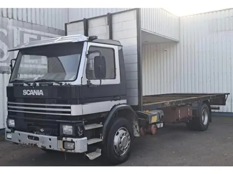 Scania P82 -210 , Spring Suspension , Manual gearbox and Feulpump
