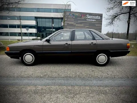 Audi 100 1.8, BELASTINGVRIJ, MET NIEUWE APK